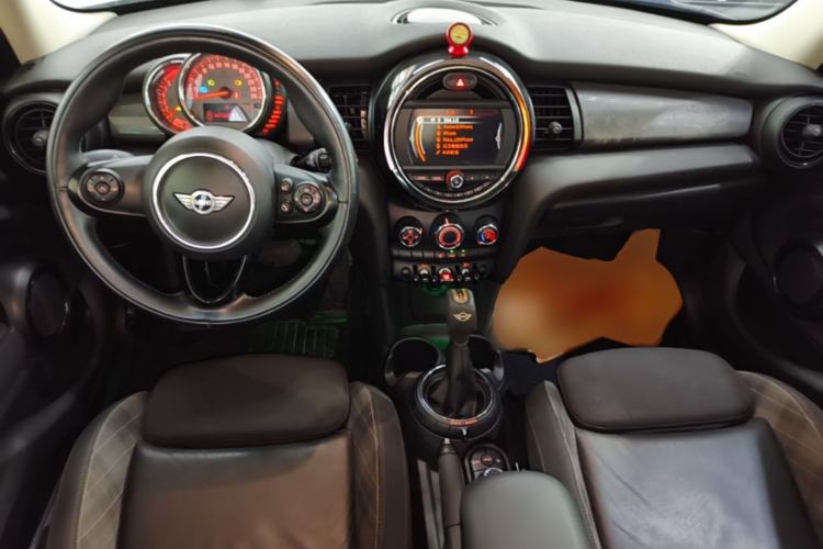 Used MINI 2016 1.5T COOPER Five-Door Edition Center Console