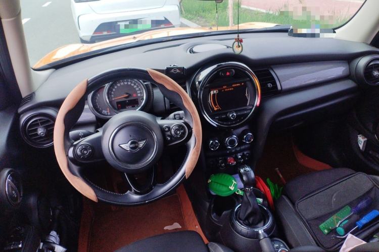 Used MINI 2016 1.5T COOPER Five-Door Edition Center Console