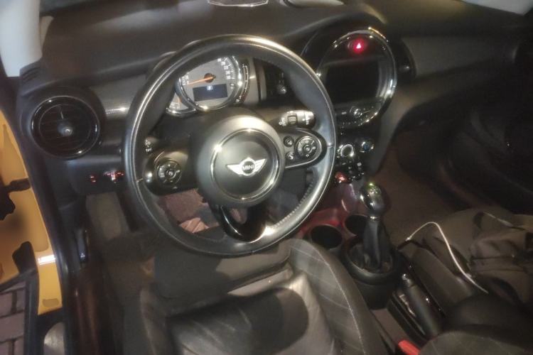 Used MINI 2016 1.5T COOPER Center Console