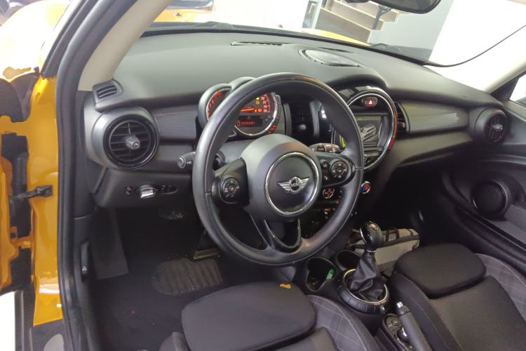 Used MINI 2016 1.5T COOPER Center Console