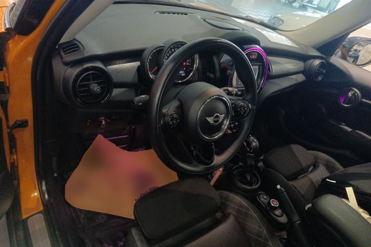 Used MINI 2016 1.5T COOPER Five-Door Edition Center Console