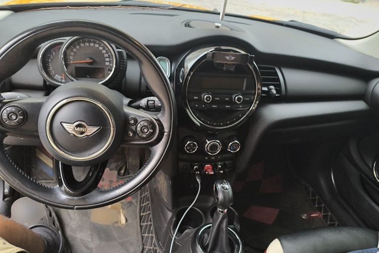Used MINI 2016 1.2T ONE Pioneer Edition Center Console
