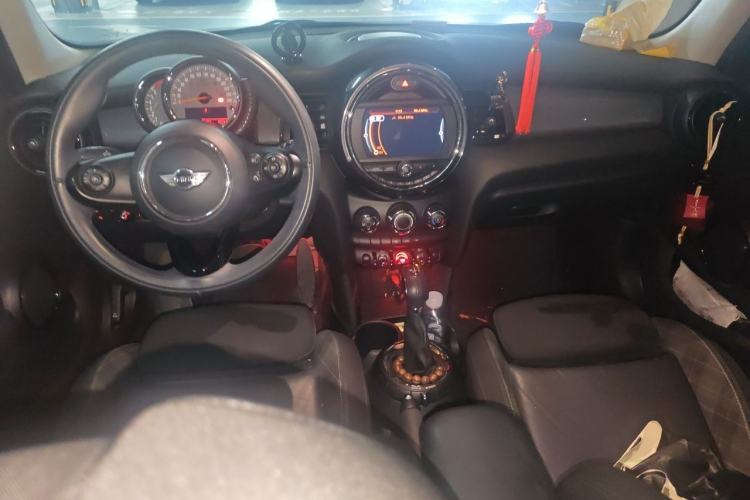 Used MINI 2016 1.5T COOPER Five-Door Edition Center Console