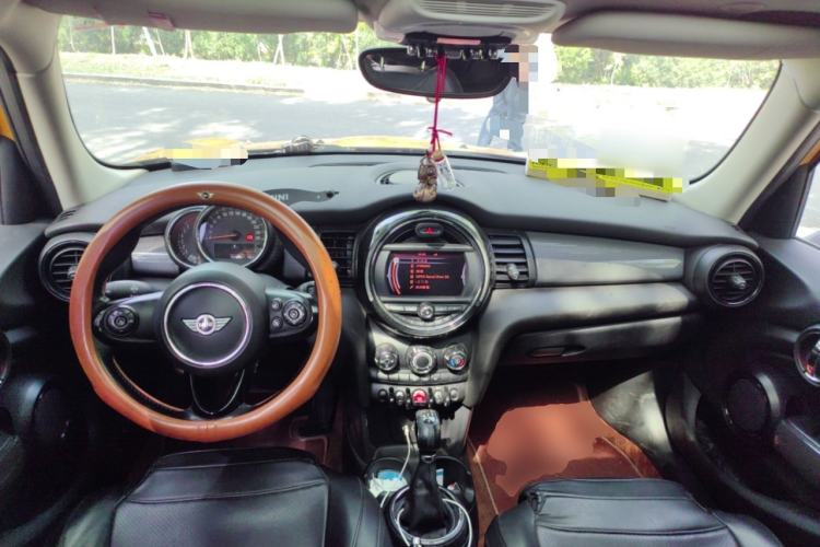 Used MINI 2016 1.5T COOPER Five-Door Edition Center Console