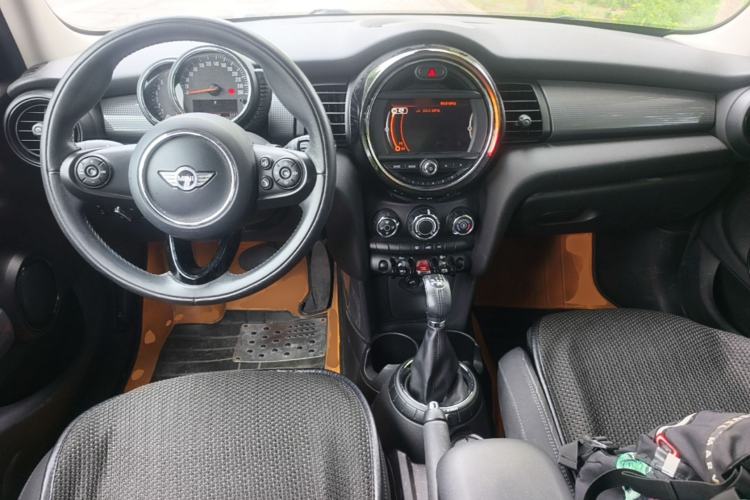 Used MINI 2016 1.5T COOPER Five-Door Edition Center Console