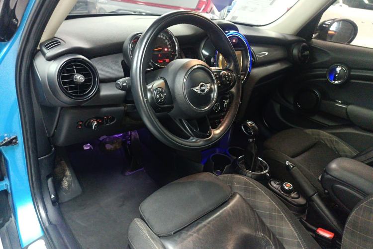 Used MINI 2016 1.5T COOPER Five-Door Edition Center Console