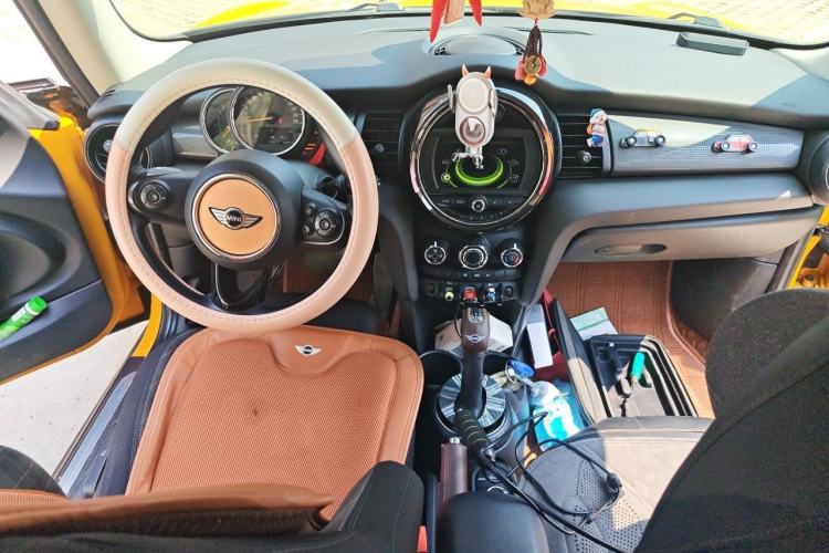 Used MINI 2016 1.5T COOPER Center Console