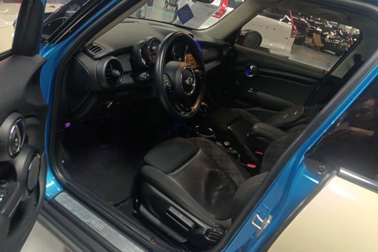 Used MINI 2016 1.5T COOPER Five-Door Edition Driver Seat