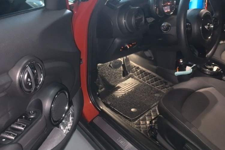 Used MINI 2016 1.2T ONE Pioneer Edition Five-Door Version Driver Seat