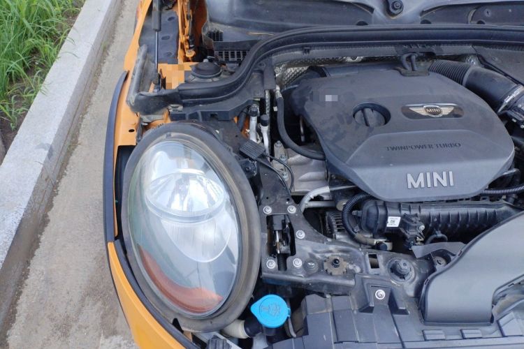 Used MINI 2016 1.5T COOPER Five-Door Edition Engine Bay Right
