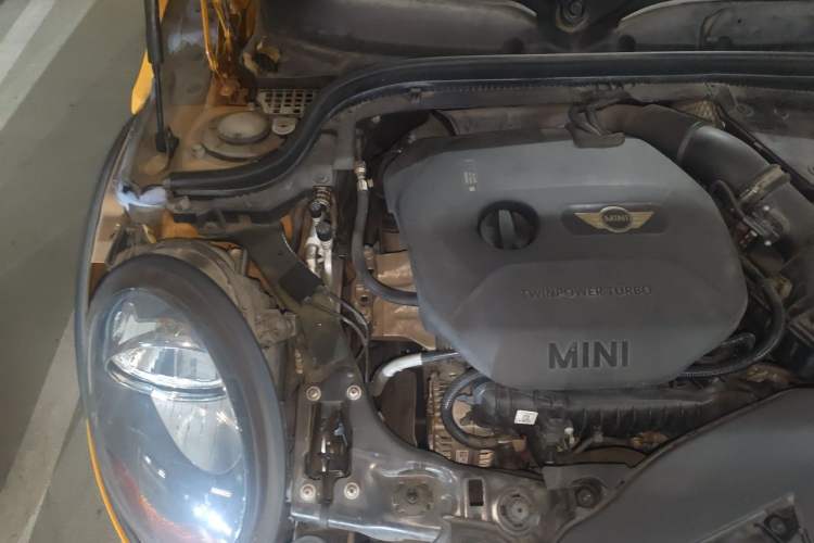 Used MINI 2016 1.5T COOPER Five-Door Edition Engine Bay Right