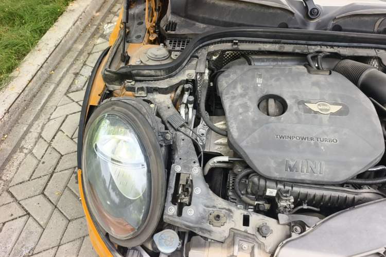 Used MINI 2016 1.5T COOPER Five-Door Edition Engine Bay Right