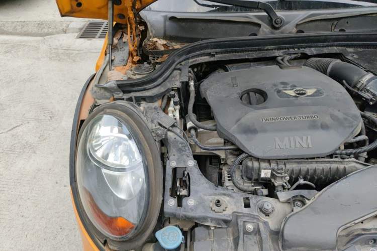 Used MINI 2016 1.5T COOPER Five-Door Edition Engine Bay Right
