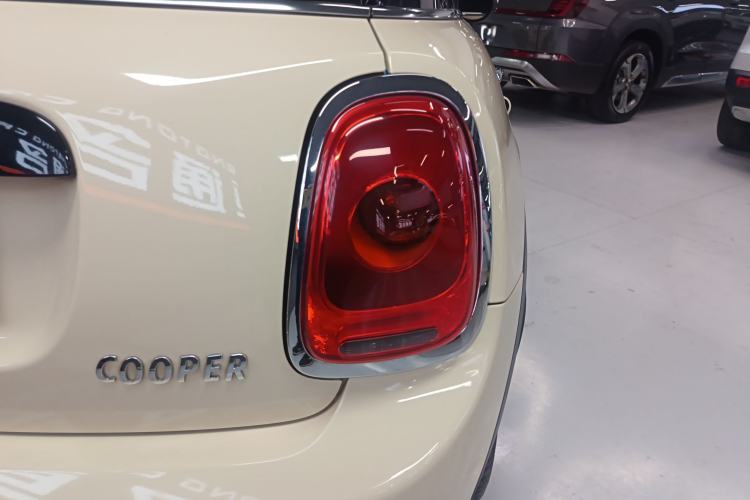 Used MINI 2016 1.5T COOPER Five-Door Edition Exterior 3