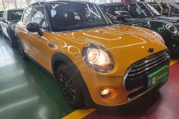 Used MINI 2016 1.5T COOPER Five-Door Edition Front Right 45 Deg