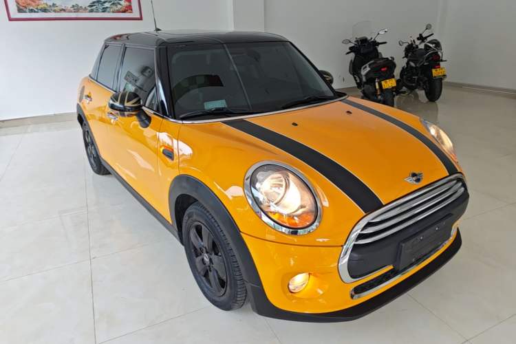 Used MINI 2016 1.2T ONE Five-Door Edition Front Right 45 Deg