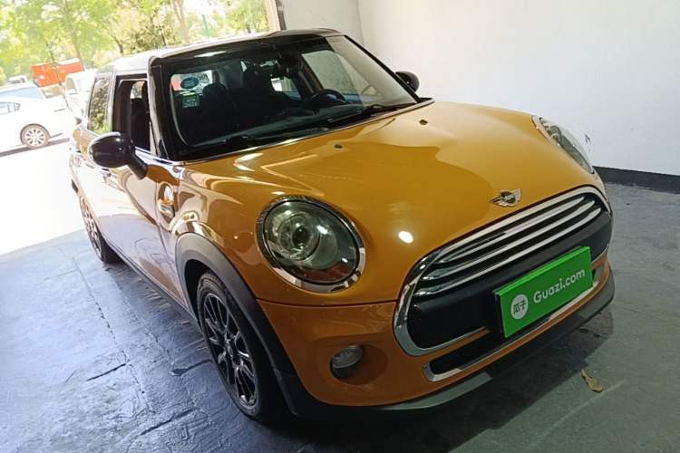 Used MINI 2016 1.5T COOPER Five-Door Edition Front Right 45 Deg
