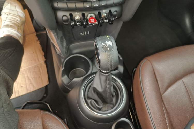 Used MINI 2016 1.2T ONE Pioneer Edition Gear Lever