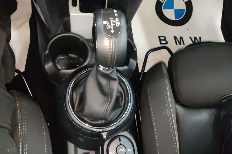 Used MINI 2016 1.5T COOPER Five-Door Edition Gear Lever
