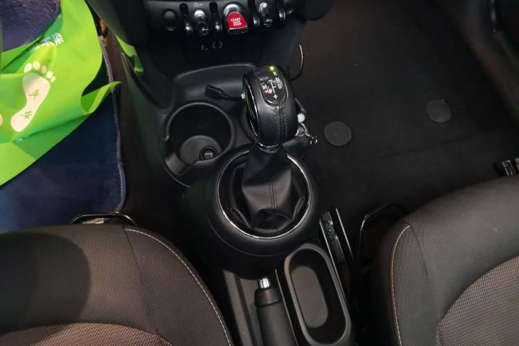Used MINI 2016 1.2T ONE Pioneer Edition Gear Lever