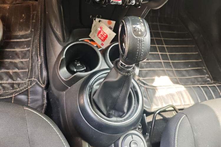 Used MINI 2016 1.2T ONE Pioneer Edition Gear Lever
