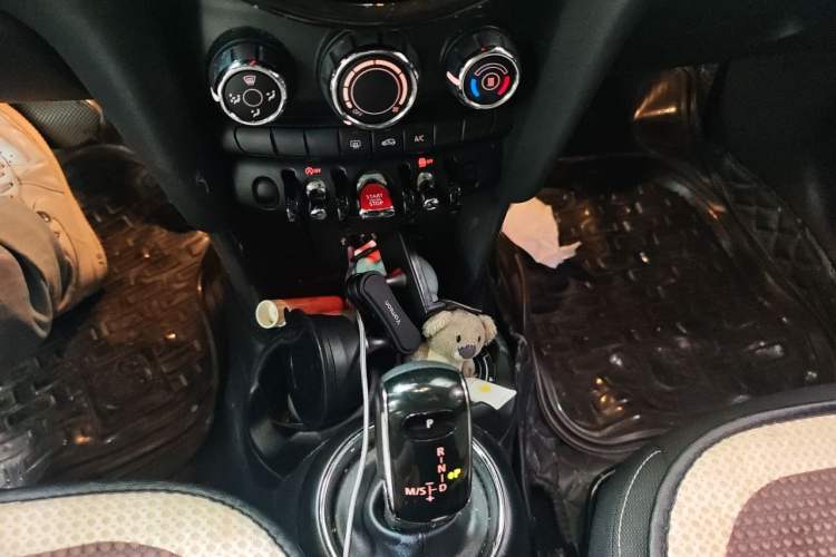Used MINI 2016 1.2T ONE Pioneer Edition Gear Lever