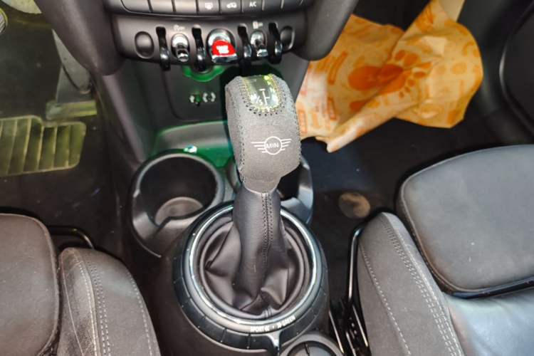 Used MINI 2016 1.5T COOPER Five-Door Edition Gear Lever