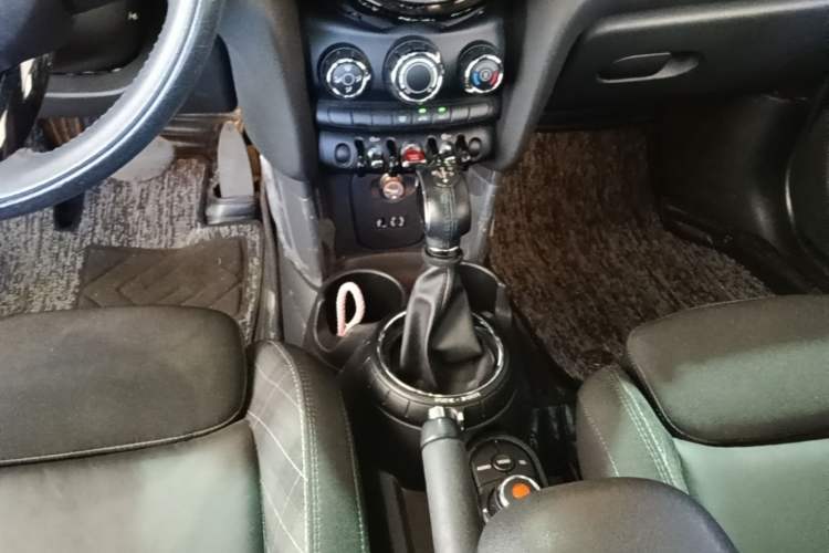Used MINI 2016 1.5T COOPER Five-Door Edition Gear Lever