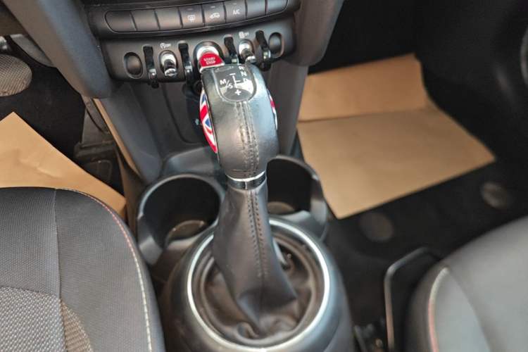 Used MINI 2016 1.2T ONE Pioneer Edition Gear Lever