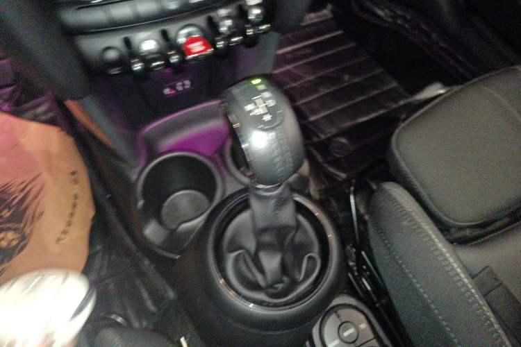 Used MINI 2016 1.5T COOPER Five-Door Edition Gear Lever