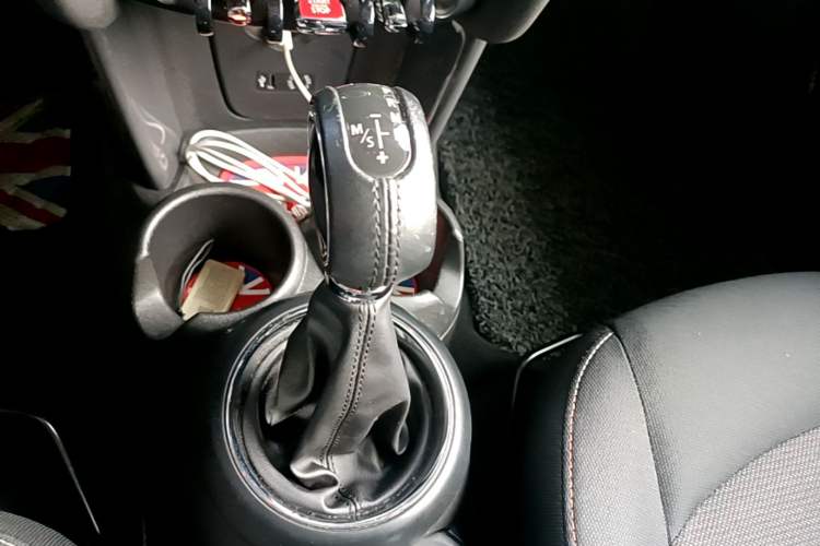 Used MINI 2016 1.2T ONE Pioneer Edition Gear Lever