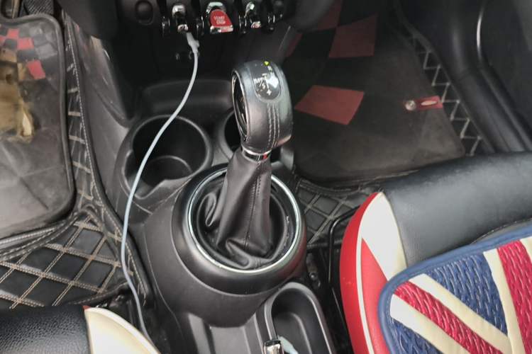Used MINI 2016 1.2T ONE Pioneer Edition Gear Lever