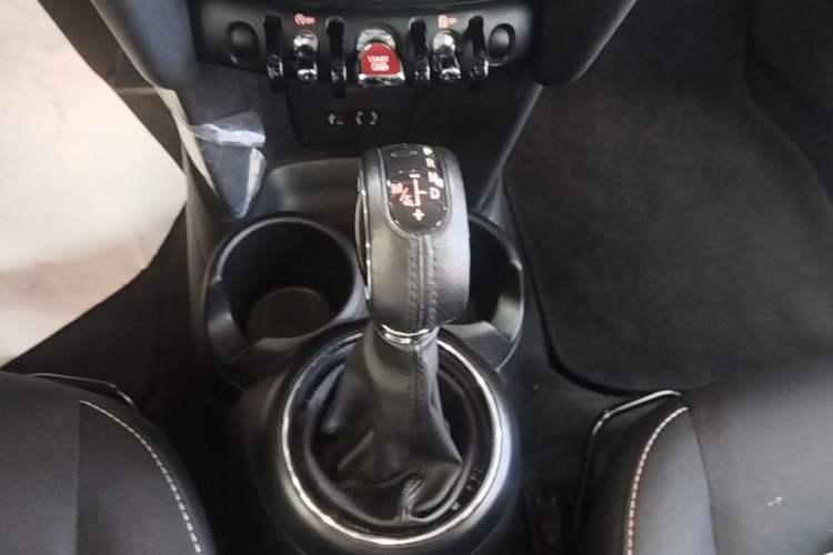 Used MINI 2016 1.2T ONE Pioneer Edition Gear Lever