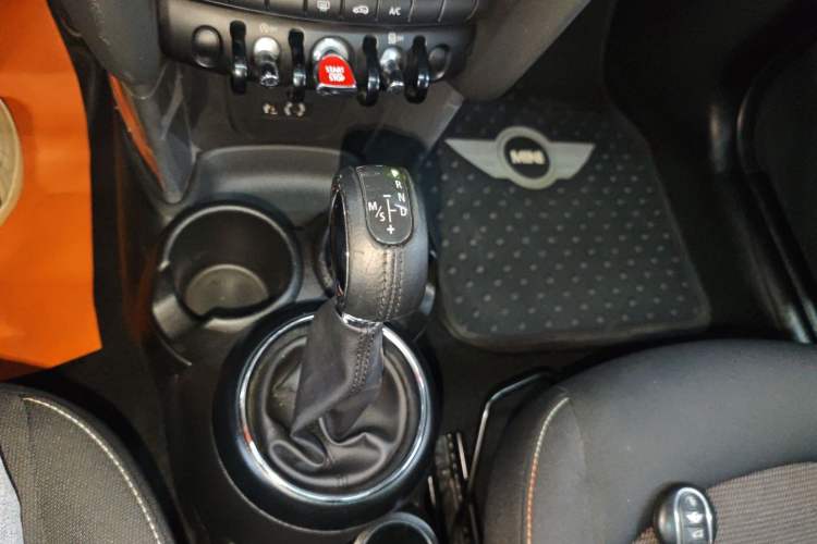 Used MINI 2016 1.2T ONE Pioneer Edition Gear Lever