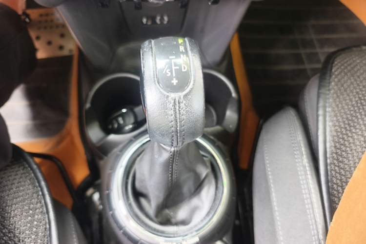 Used MINI 2016 1.5T COOPER Five-Door Edition Gear Lever