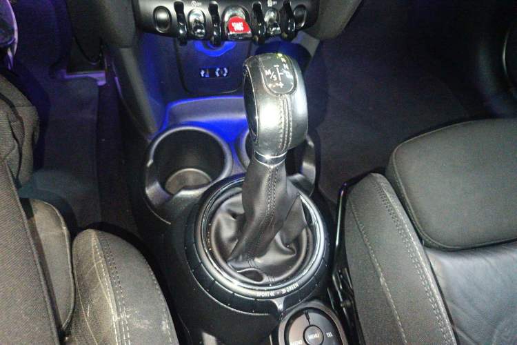 Used MINI 2016 1.5T COOPER Five-Door Edition Gear Lever