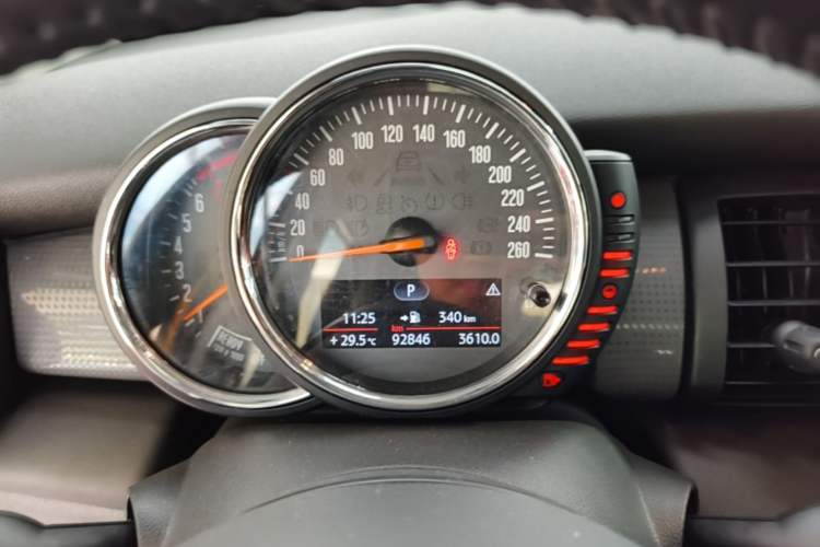 Used MINI 2016 1.5T COOPER Five-Door Edition Instrument Cluster