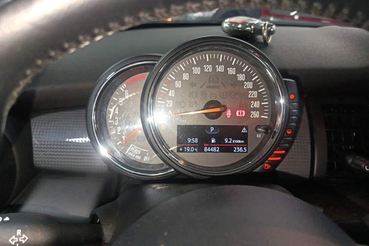 Used MINI 2016 1.5T COOPER Five-Door Edition Instrument Cluster