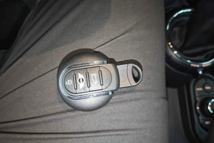Used MINI 2016 1.5T COOPER Interior 1