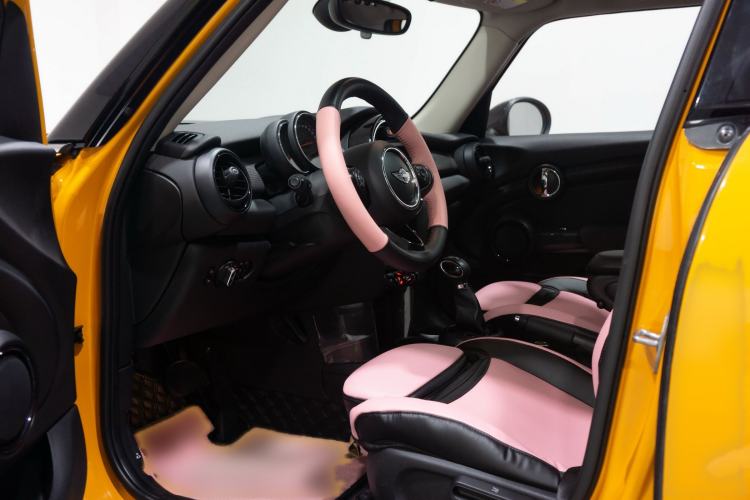 Used MINI 2016 1.5T COOPER Five-Door Edition Interior 1