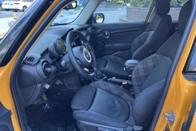 Used MINI 2016 1.5T COOPER Five-Door Edition Interior 1