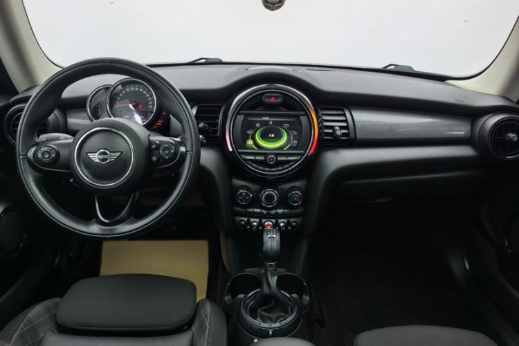 Used MINI 2016 1.5T COOPER Interior 2