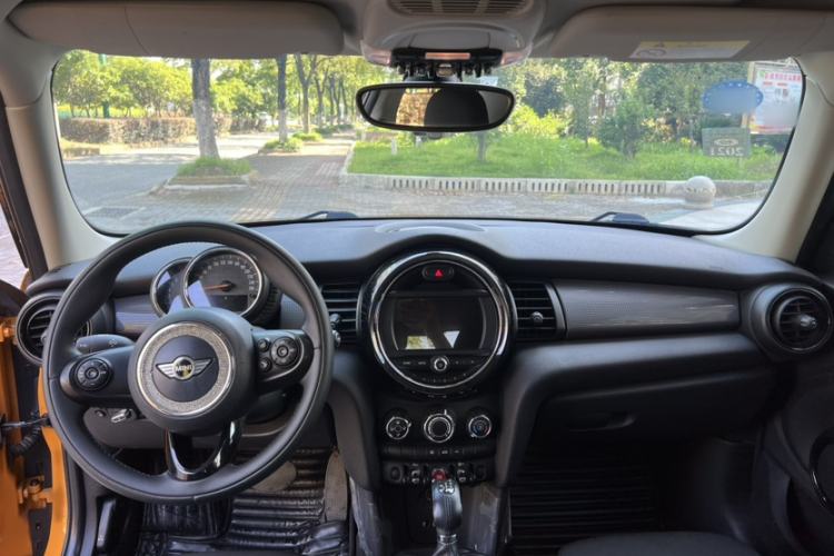Used MINI 2016 1.5T COOPER Five-Door Edition Interior 2