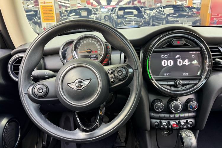 Used MINI 2016 1.2T ONE Pioneer Edition Interior 2