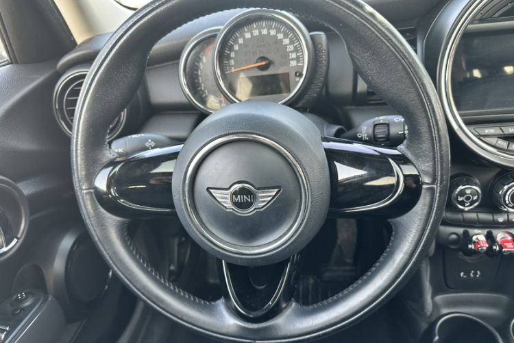 Used MINI 2016 1.2T ONE Five-Door Edition Interior 2