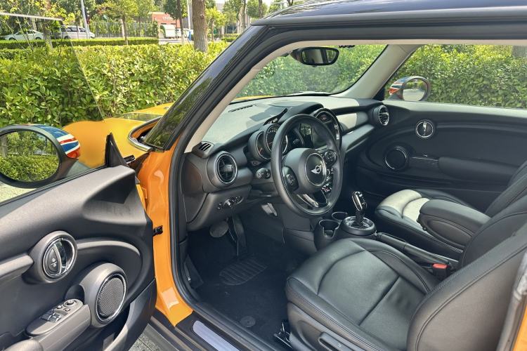 Used MINI 2016 1.5T COOPER Interior 2