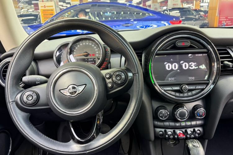 Used MINI 2016 1.2T ONE Pioneer Edition Interior 3