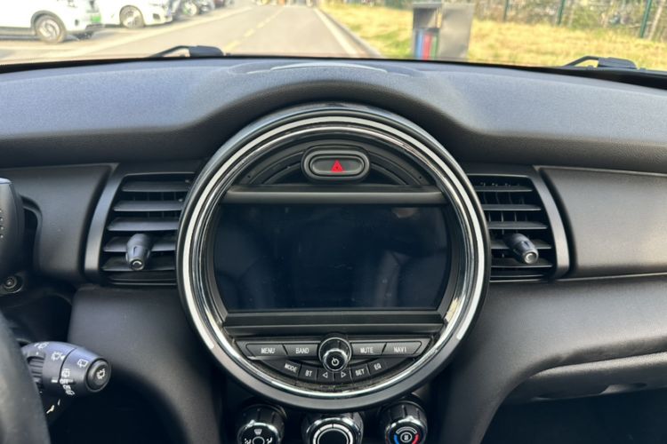 Used MINI 2016 1.2T ONE Five-Door Edition Interior 3
