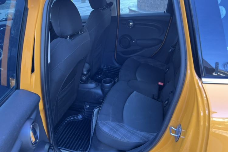 Used MINI 2016 1.5T COOPER Five-Door Edition Interior 4