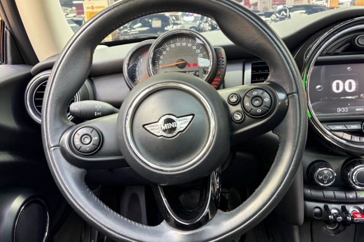 Used MINI 2016 1.2T ONE Pioneer Edition Interior 4